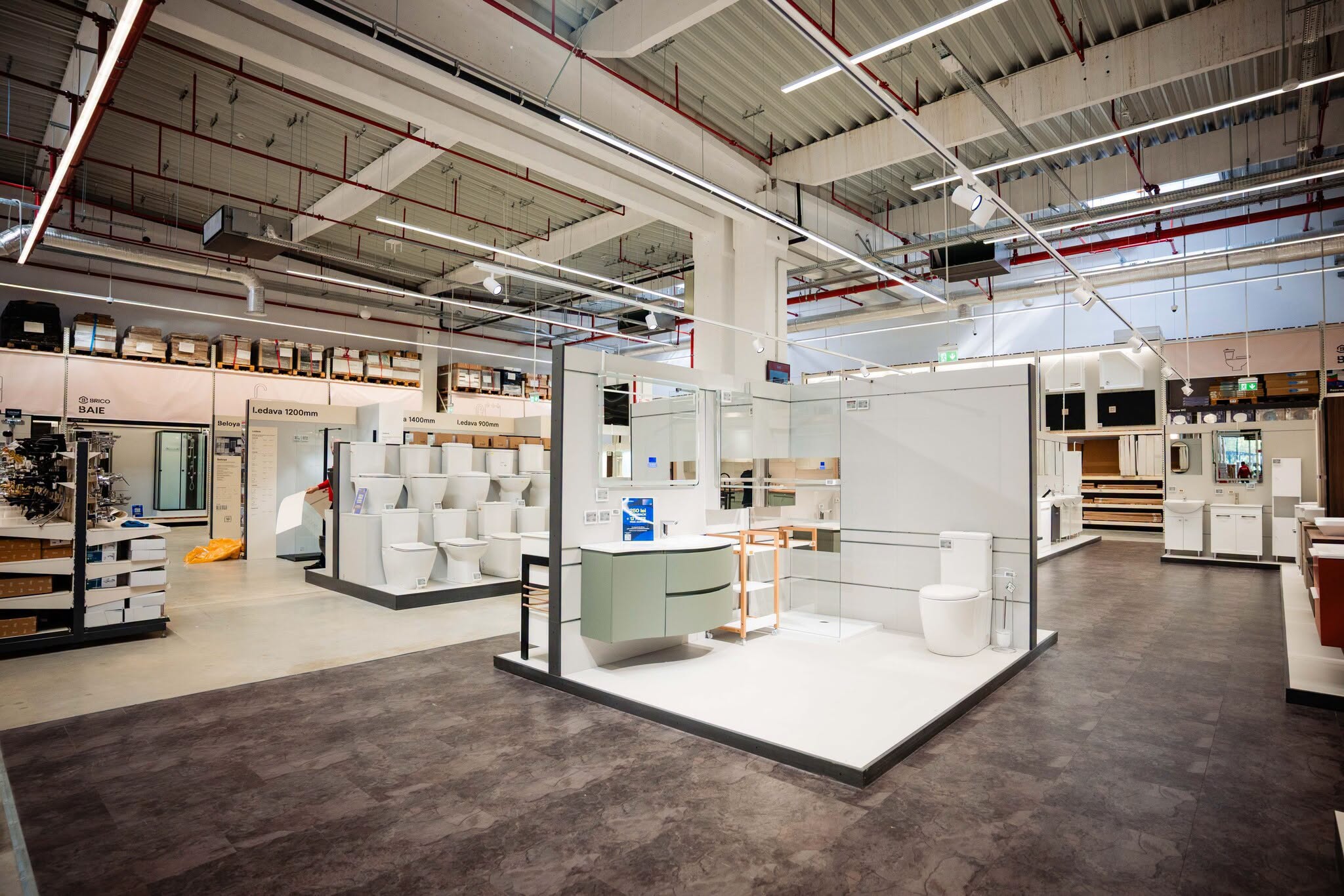 Zona de baie: mobilier, obiecte sanitare și cabine de duș